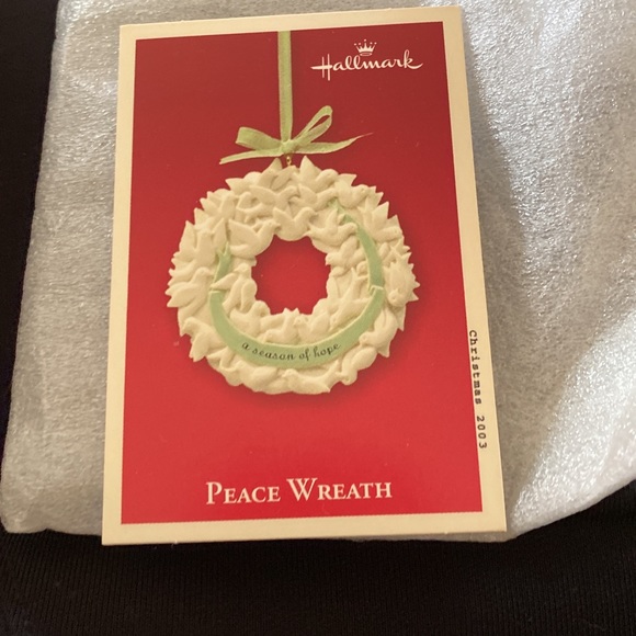 Hallmark Keepsake Ornament Peace Wreath ornament…🕊2003 - Picture 3 of 15
